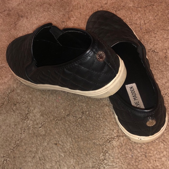 STEVE MADDEN SLIDE ON SHOES - Picture 3 of 3